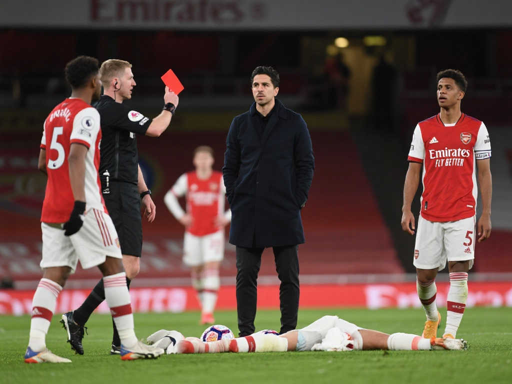 阿尔特塔：红牌频现与伤病潮致英超冠军旁落